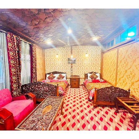 Отель Mossess Group Of Houseboats Сринагар Экстерьер фото