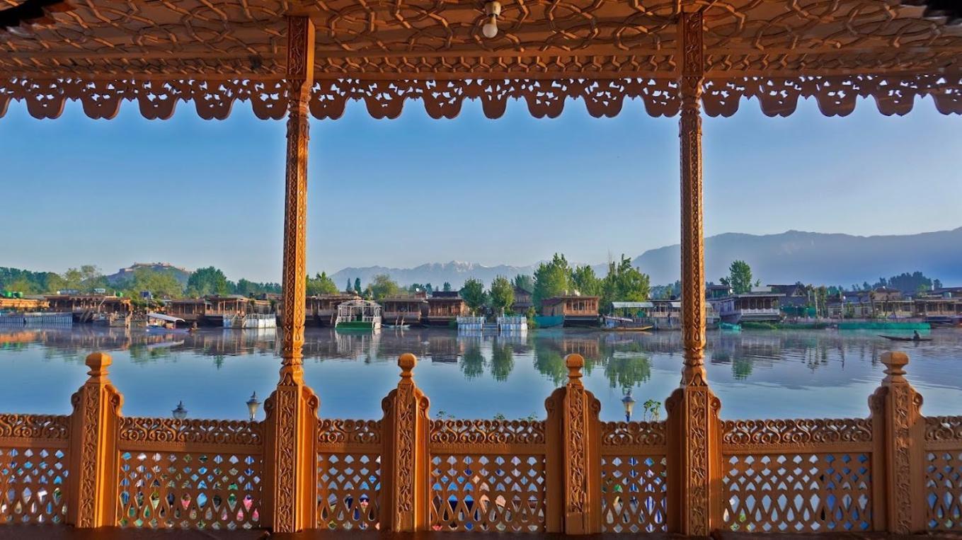 Отель Mossess Group Of Houseboats Сринагар Экстерьер фото